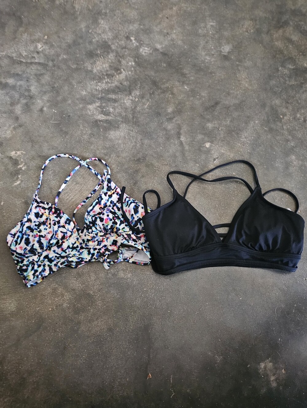 Lot Of 2 Athleta Bikini Tops, Workout Bras Silid Black & Colorful Abstract Small